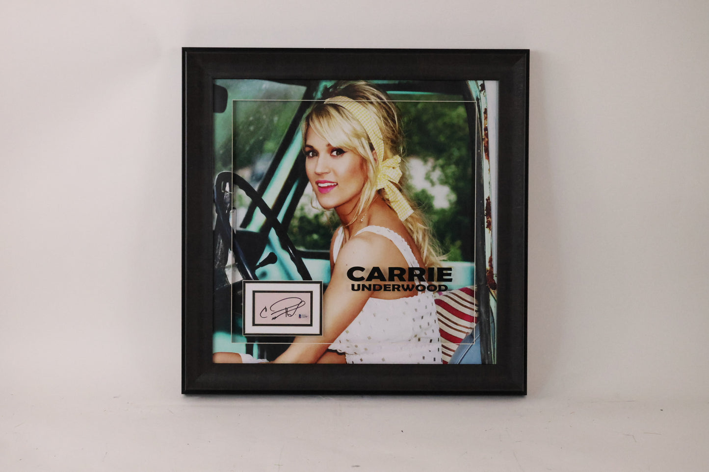 Carrie Underwood Autographed 16X20 Deluxe Frame Geometric